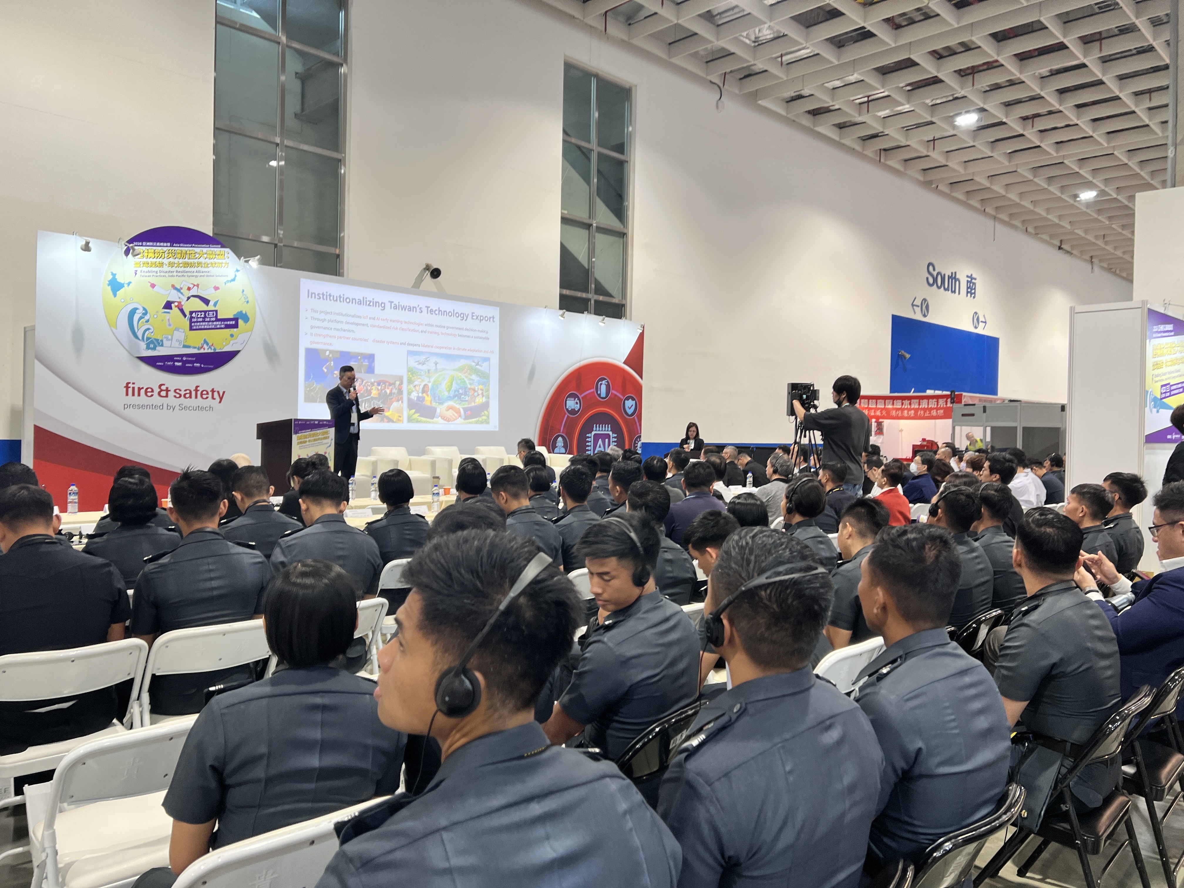 660B07CE-BA5A-45CE-8E7C-F9E422F03F81